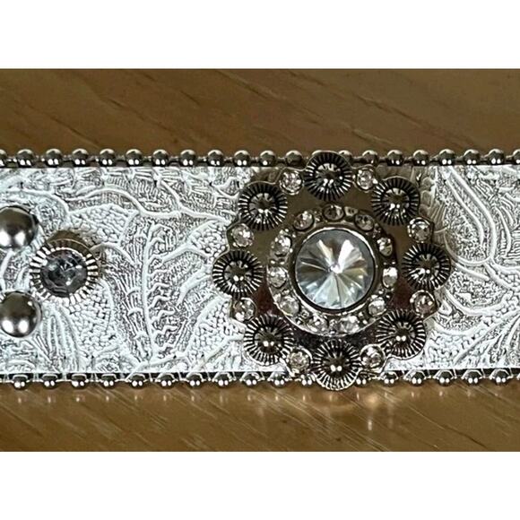 Blazin’ Roxx Silver Floral Rhinestone Cowgirl Rodeo Belt | M 30–34 - Picture 3 of 7